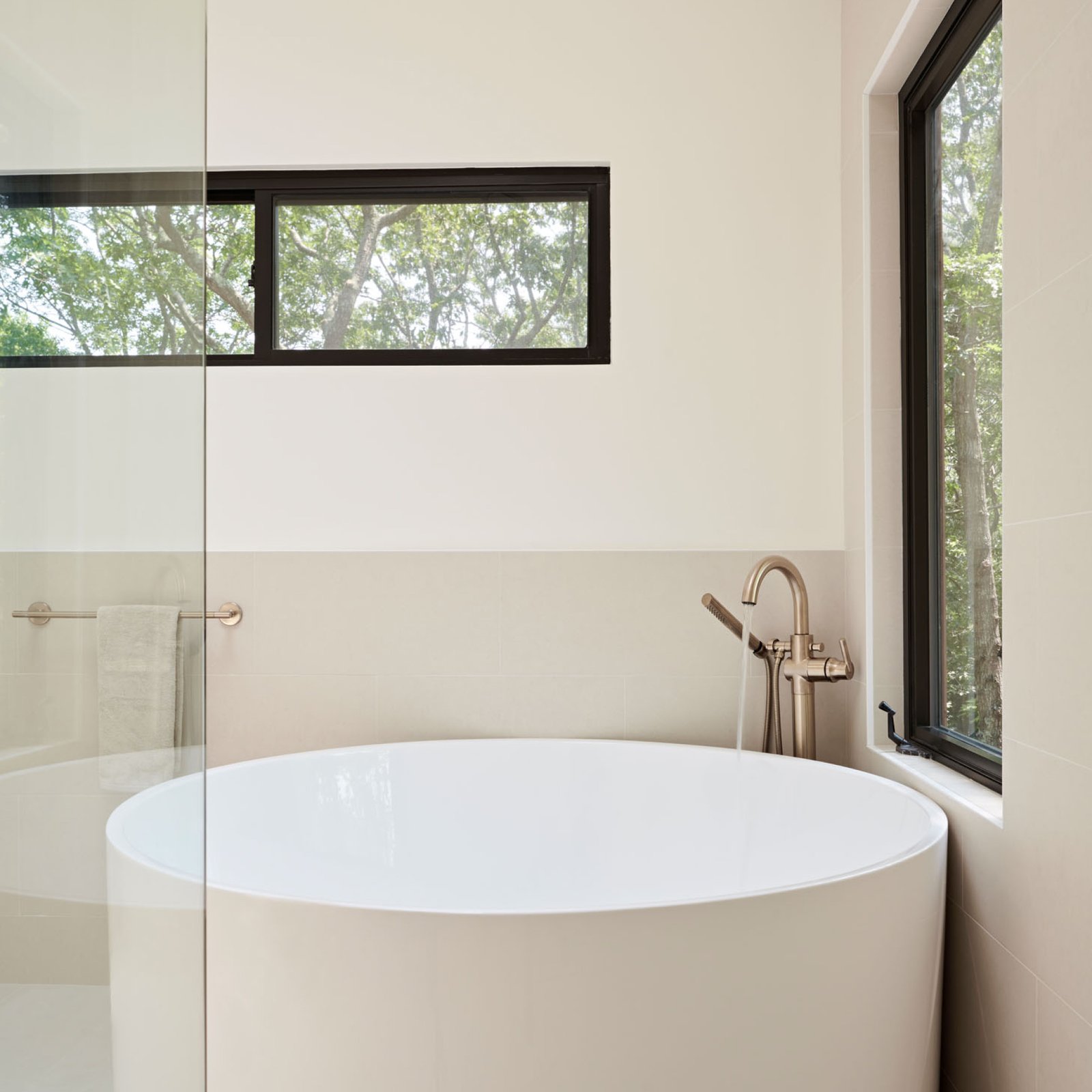 Small Bathroom Renovation Cost: Average Budget & Analysis